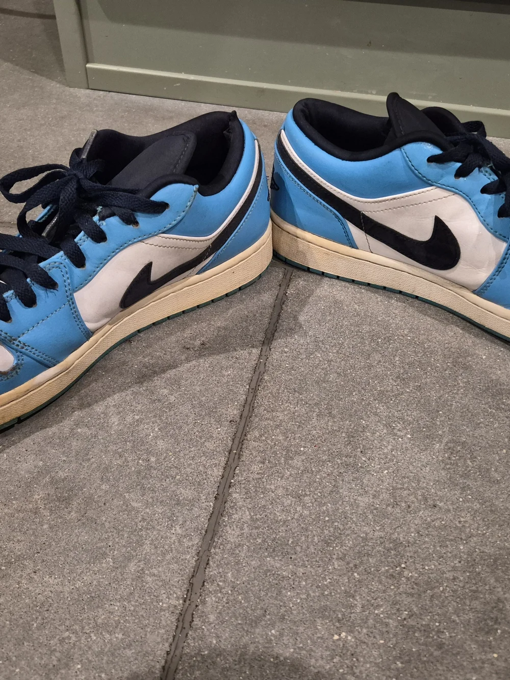 Nike Air Jordan Unc Low-Top Sneakers in Blue with Black and Cream Accents